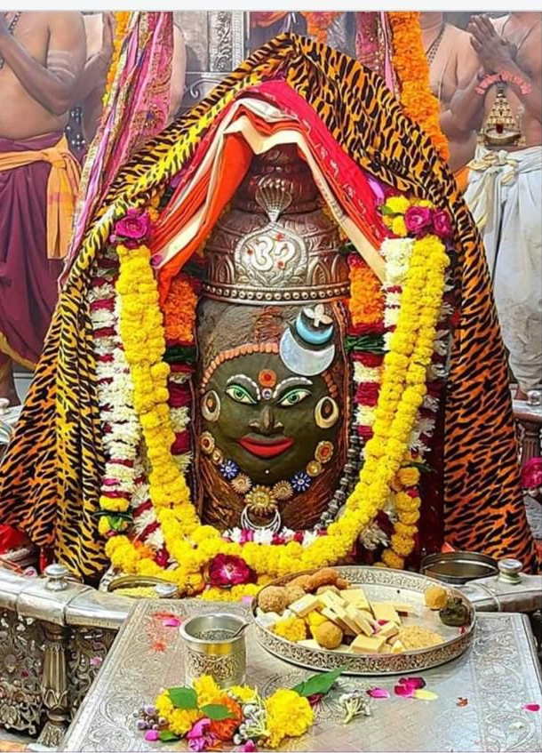 నెల పొడుపు చంద్రుడు..నీ నుదుటి పై మెరిశాడు…